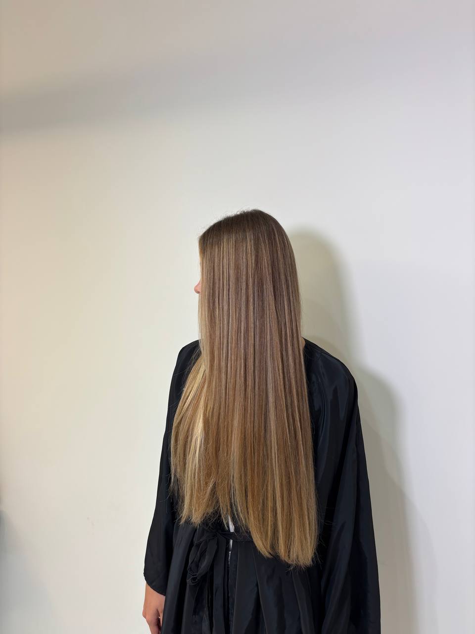 Long natural balayage, glass-finish